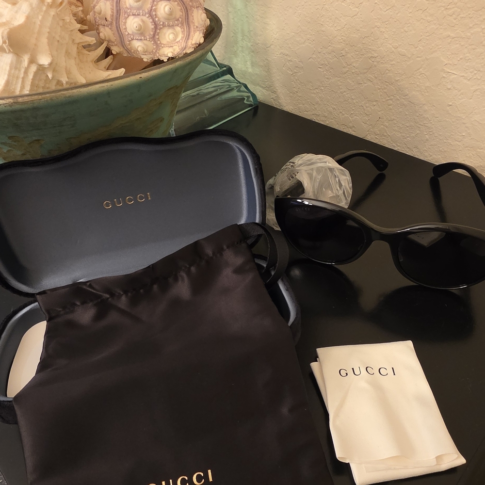 Gucci Black Cat-Eye Sunglasses 56mm - Picture 8 of 10